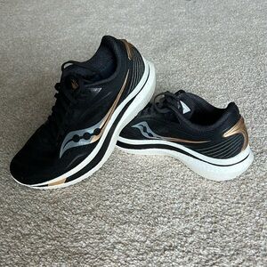 Women’s Saucony Endorphin Speed - Size 9